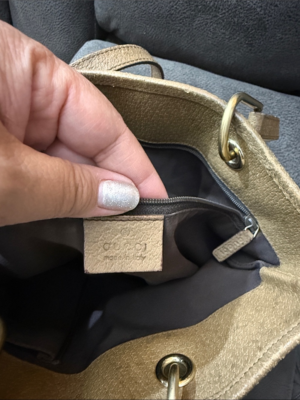 Gucci Tan GG Supreme Canvas Bucket Tote with Gold Hardware - Picture 9 of 10
